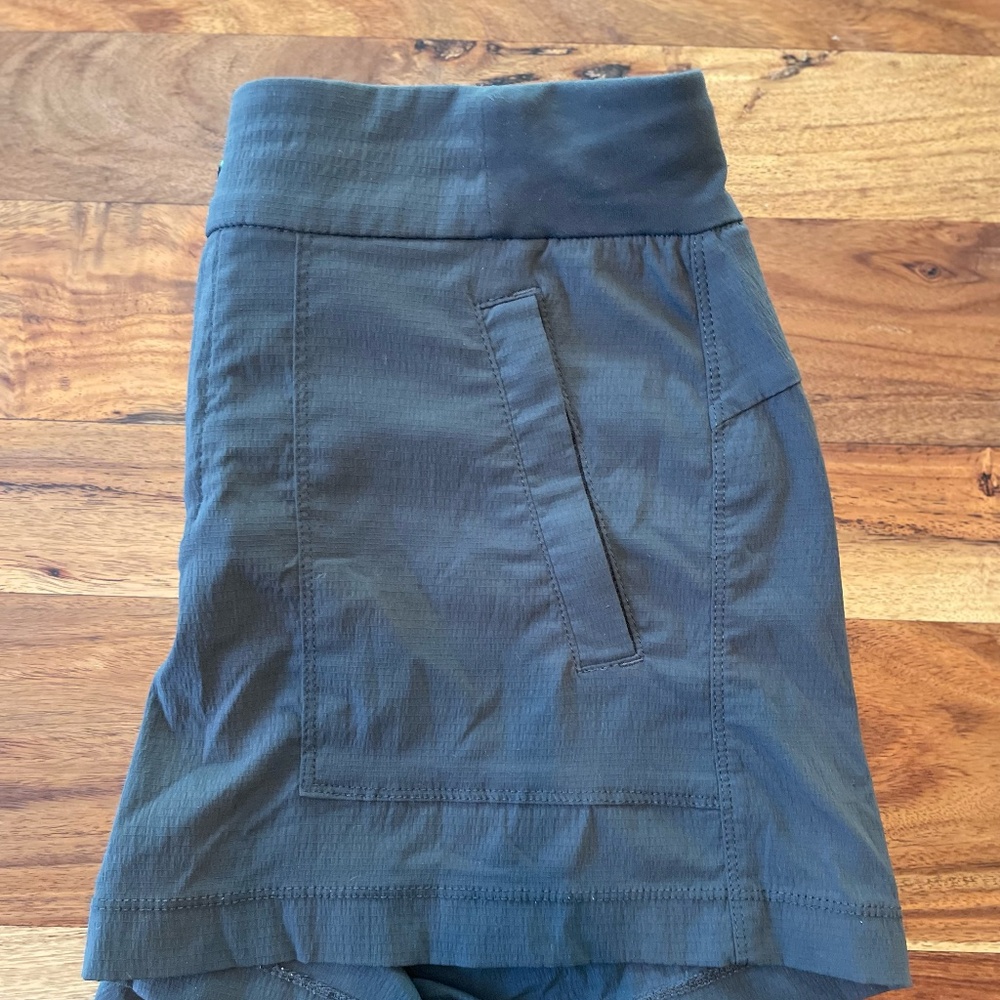 Athleta Trekkie North Shorts (Dark Grey)